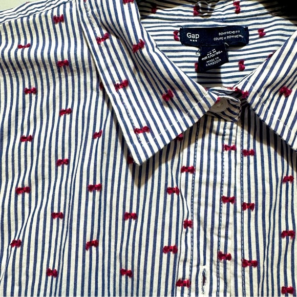 GAP women’s blue striped button down shirt with tiny pink bows - Picture 3 of 8